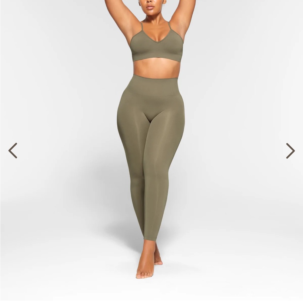 Soft Smoothing Seamless Legging - M